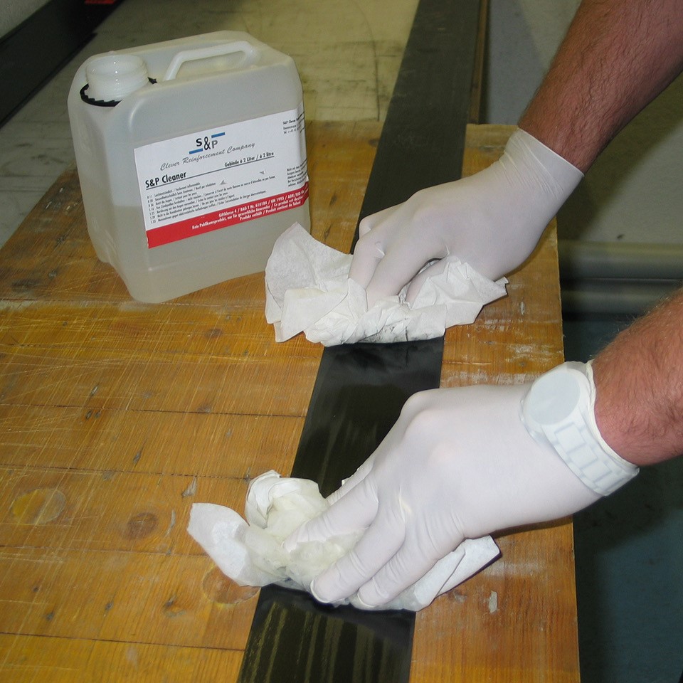 S&P C-Laminate mit Ankerplatte (Durchbiegung)