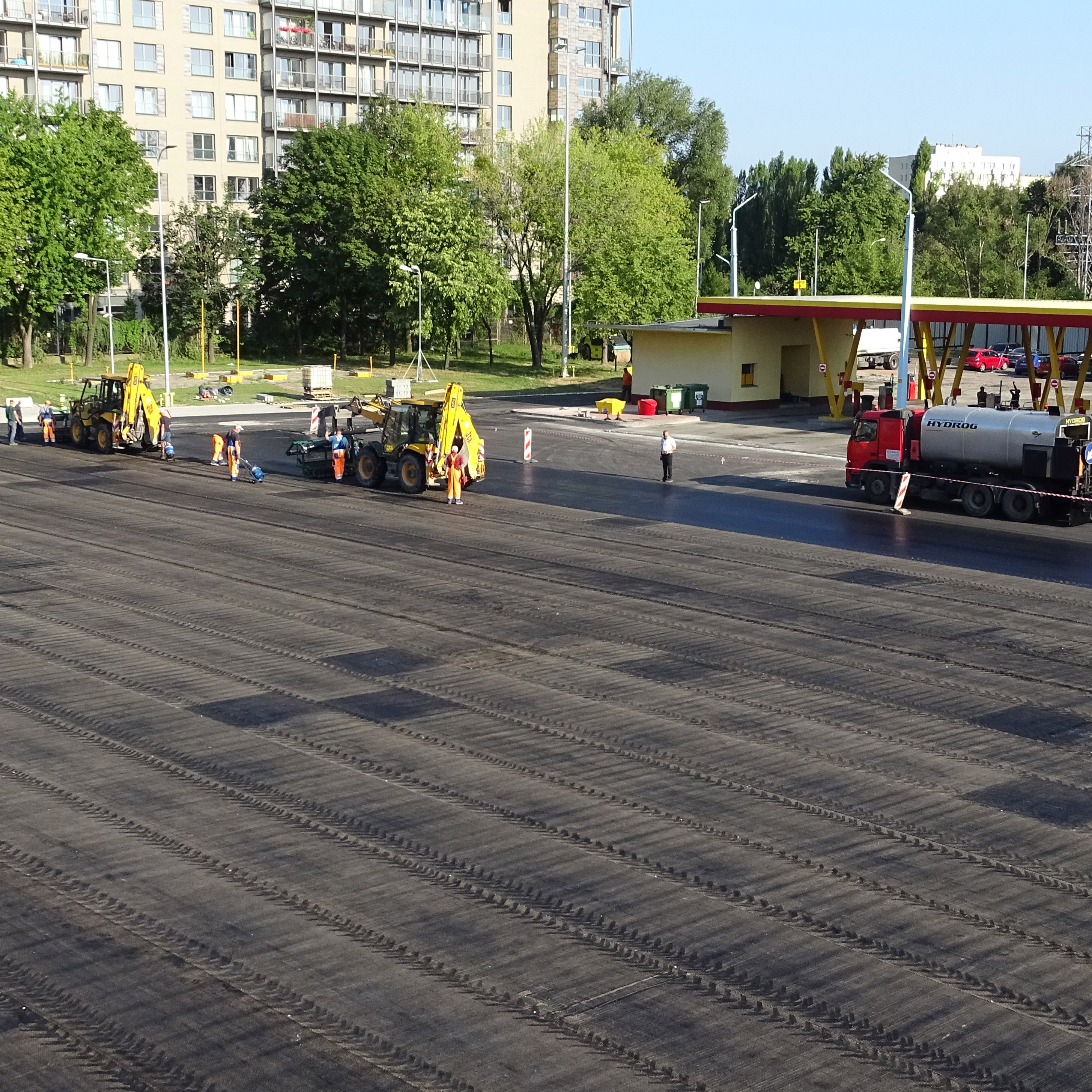 Vollflächiger Einbau der Asphaltbewehrung