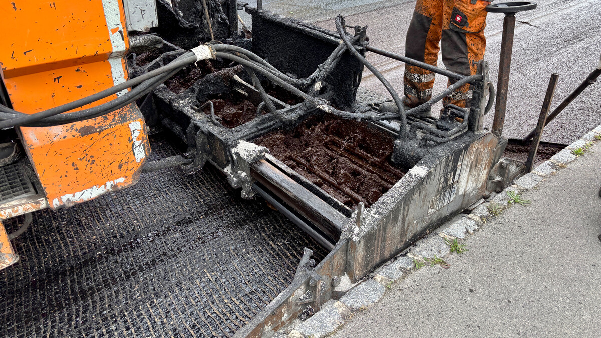 Einsatz von S&P Glasphalt® G 65 in Kombination mit DDK (Dünne Deckschichten in Kaltbauweise) – in Deutschland auch als Dünne Schichten in Kaltbauweise (DSK) bezeichnet.