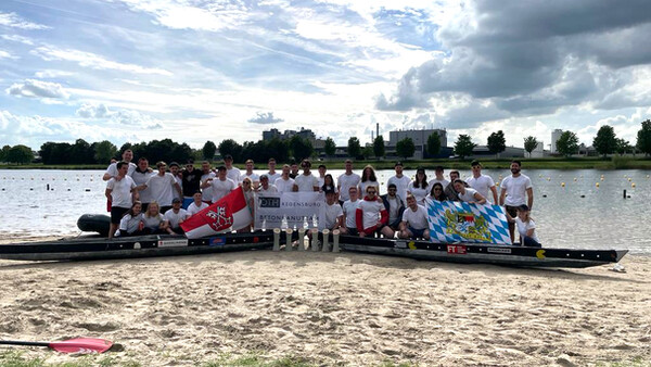 Das Team aus Regensburg mit ihren Kanus mit S&P ARMO-mesh