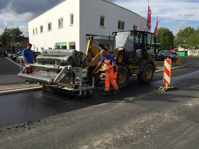 S&P Verlegemaschine für 1,95 m breite Rollen