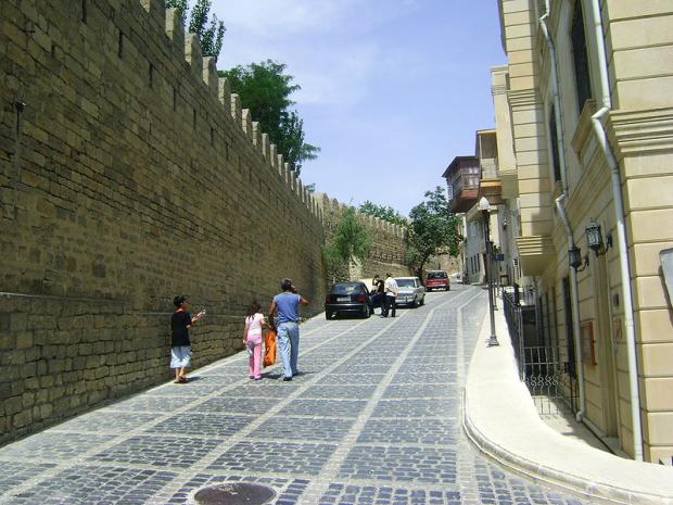 Die Strecke in Baku vor dem Überbau.